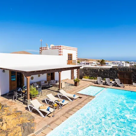 Hero Villa Tias